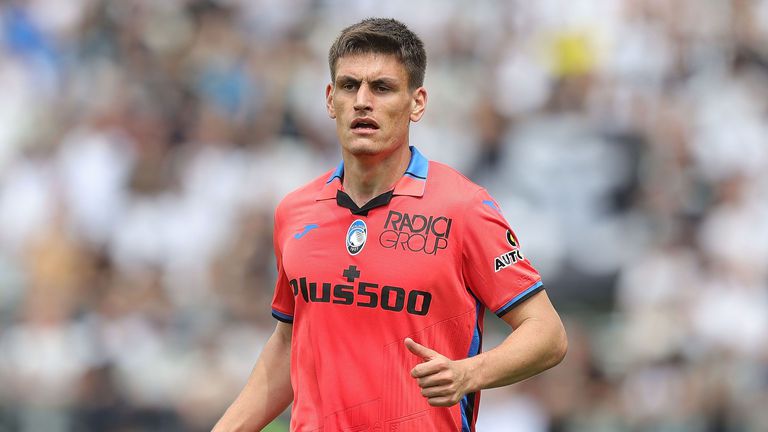  Уест Хам оглежда защитник на Аталанта 