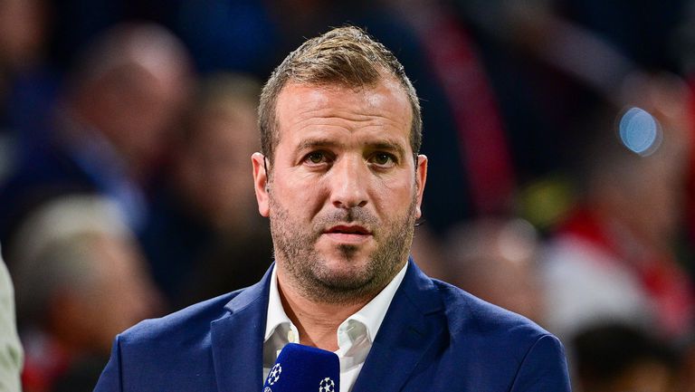  Бивш национал на Нидерландия прикани Де Йонг да потегля към “Олд Трафорд ” 