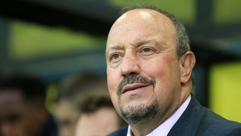 Рафа Бенитес пристигна в Атина, за да започне 17-ия си треньорски ангажимент