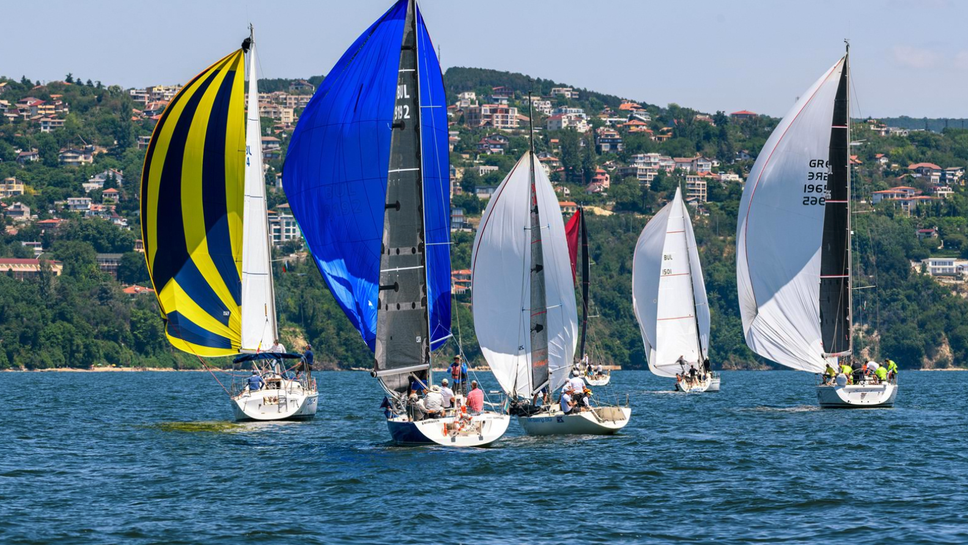 Яхта Evil Woman води след първия състезателен ден, днес яхтите влизат в канала