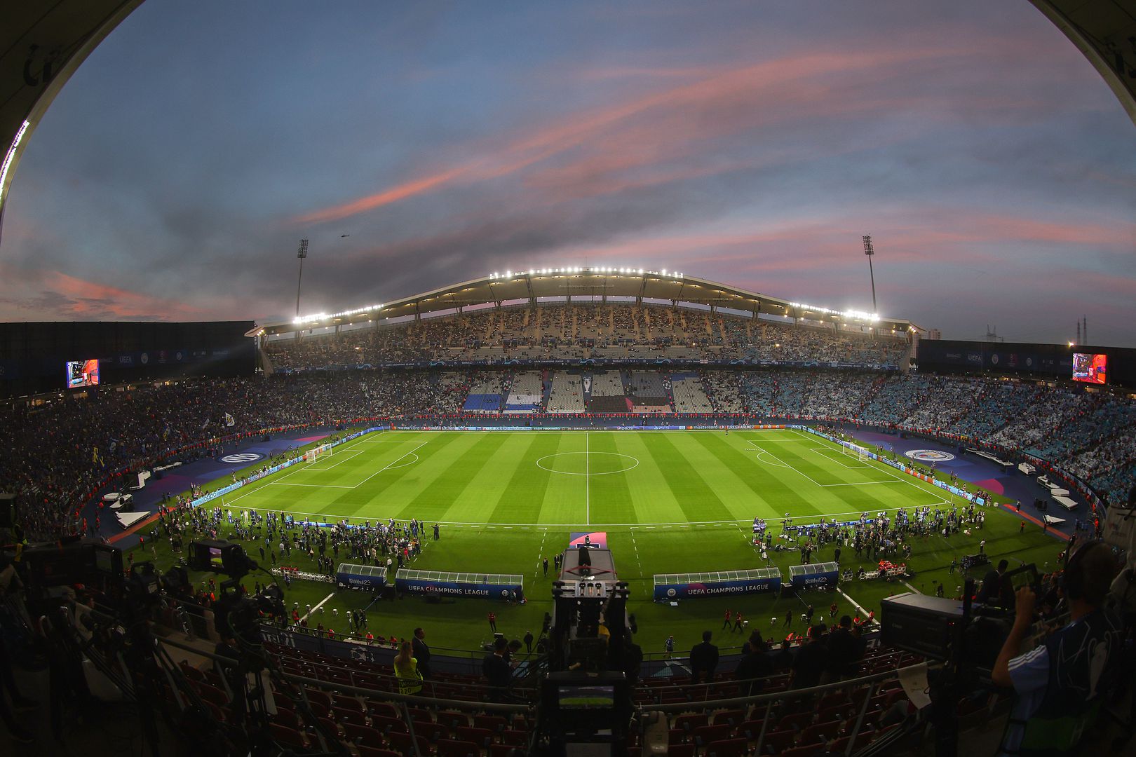  Феновете на Манчестър Сити и Интер 