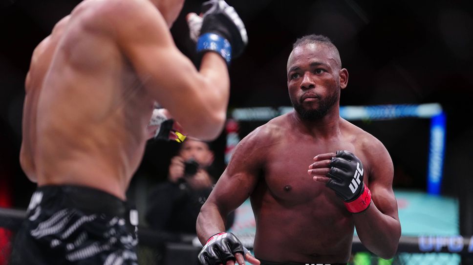 Контузия на спаринг извади претендент от битка на UFC 317