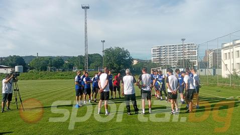 И "соколите" с първа тренировка - чака се португалско крило