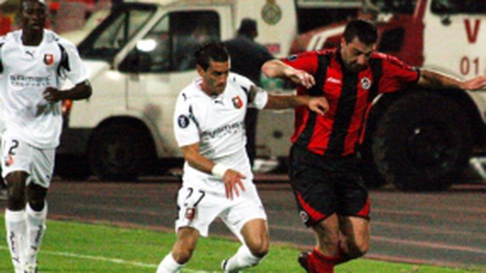 Футболисти на Рен опикаха пистата на "Българска армия"