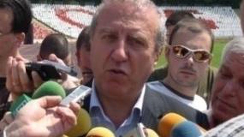 Славия игра за Тулуза, ядосва се Томов