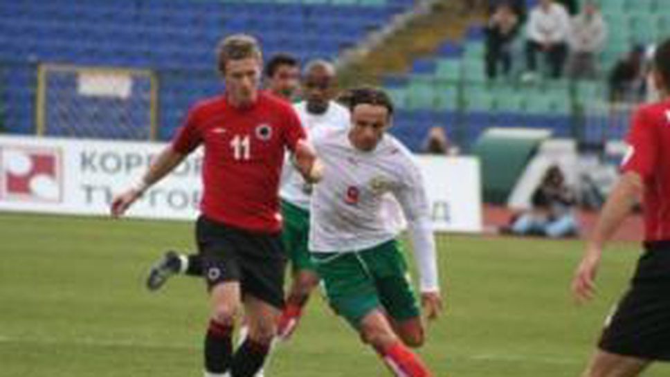 Бербатов и Мартин отрязаха и албанците