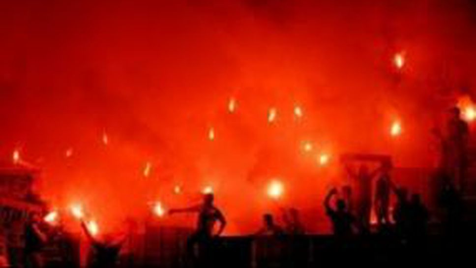 Тифози на Рома и Лацио нападнаха полицаи на "Олимпико"