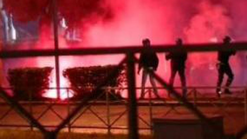 Тотален хаос в Италия: 40 карабиниери ранени, над 10 коли изгорени от тифозите