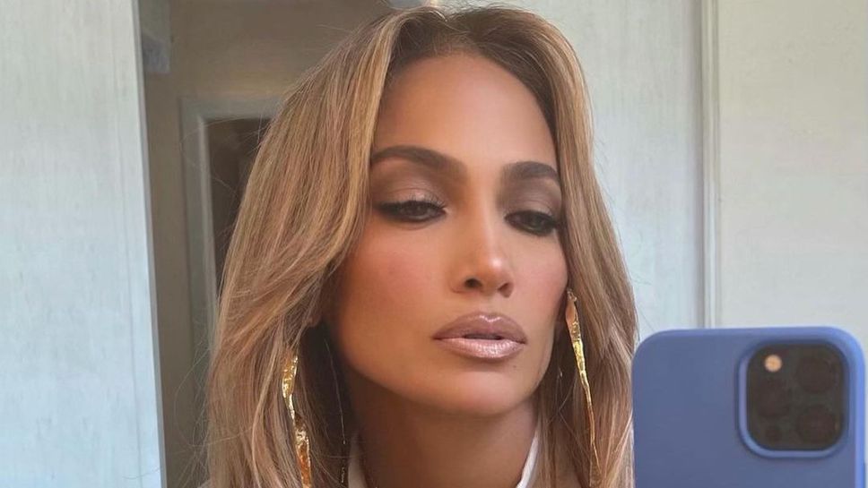 Джей Ло “взриви” мрежата в горещи пози