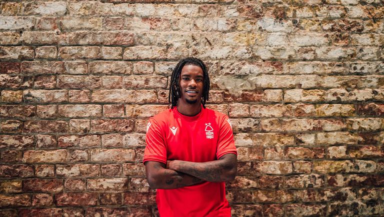 Байерн привлече Ричард от Рединг през 2021 година Той записа