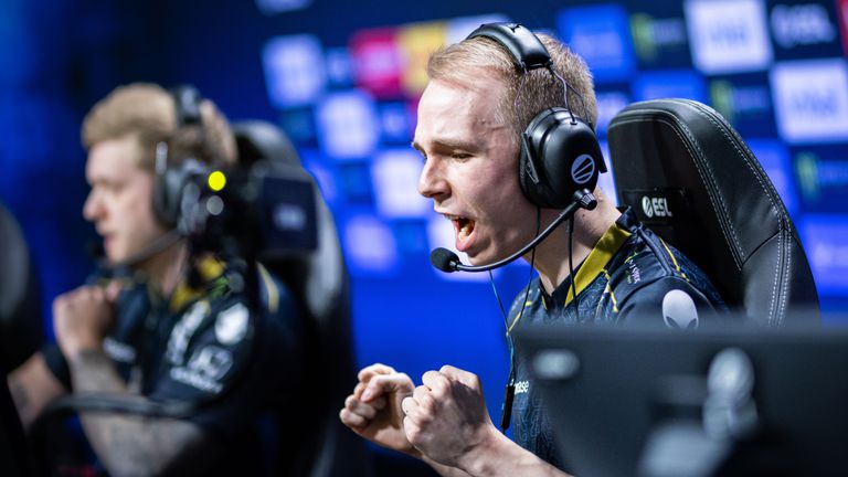 В първите две срещи от Lower Bracket на група А