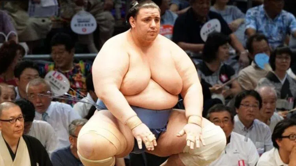 Аоияма започна турнира по сумо в Нагоя с победа