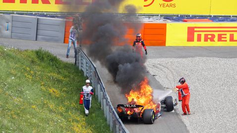  Засега Сайнц е с 10 места обратно на старта 