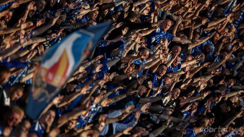  Еуфория и големи опашки пред касите на 