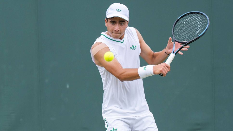 Иван Иванов се класира убедително за полуфиналите на сингъл при