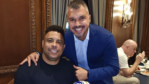  Валери Божинов със страховит подарък за 