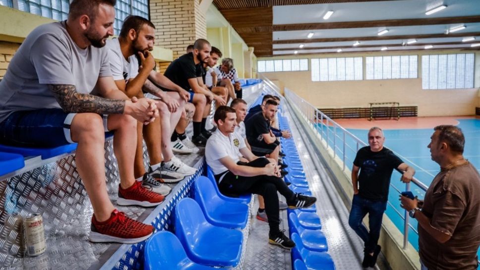 Марио Костурков изнесе беседа по почтеността пред шампиона по футзал