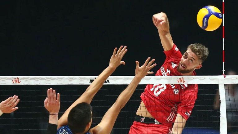 Полският волейболист Бартош Беднож след края на сезона в Китай