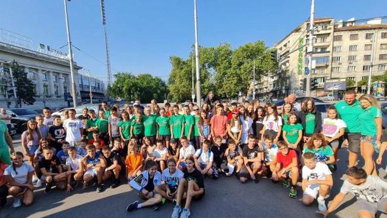 Български отбор от осемдесет от най-изявените млади атлети във възрастта