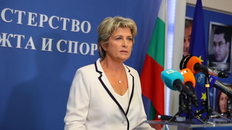 Служебният министър на спорта Весела Лечева отново разкритикува предшественика си