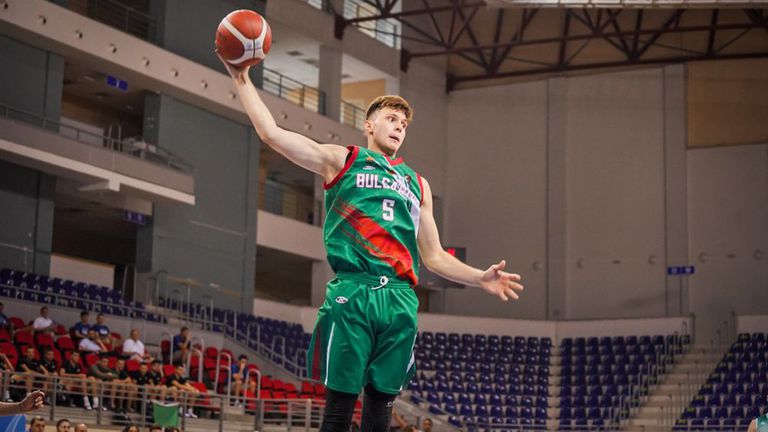 Двама български баскетболисти подписаха договори с един от най-добрите отбори