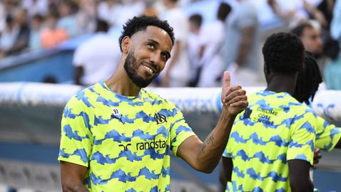 Марсилия пречупи Астън Вила с два гола на Обамеянг в края