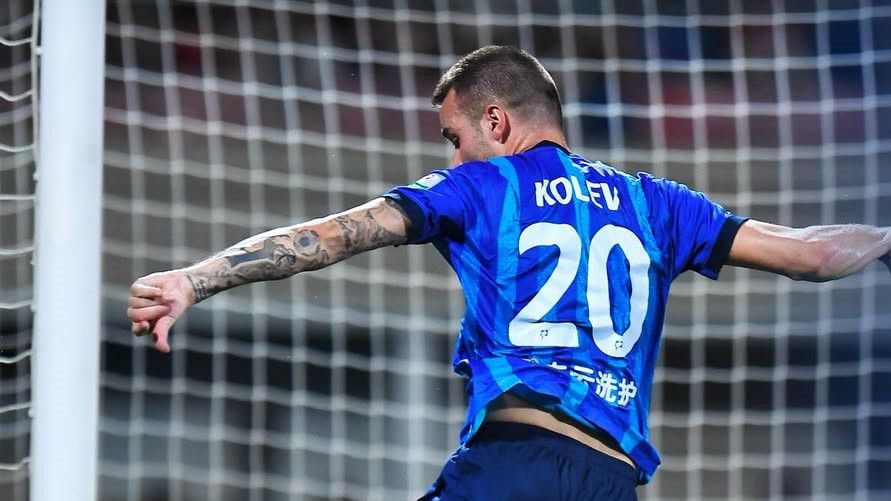 Алекс Колев продължи да прави фурор извън националния и спаси отбора си от загуба
