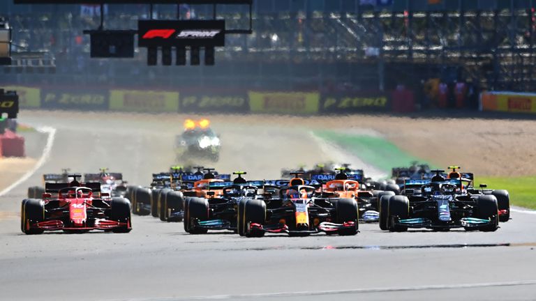 Формула 1 обмисля да направи спринтовите състезания самостоятелни през 2022
