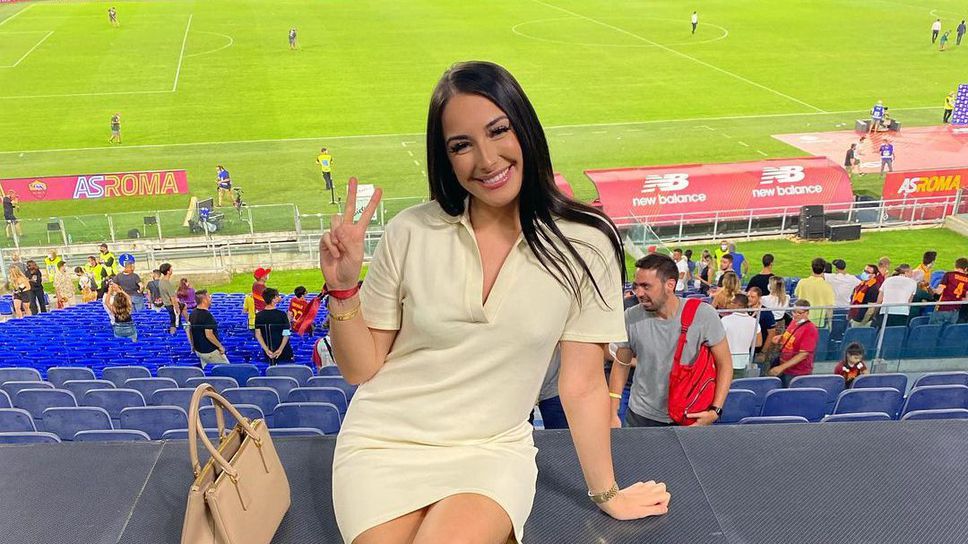 Гаджето на английски национал трупа лайкове със секси снимки