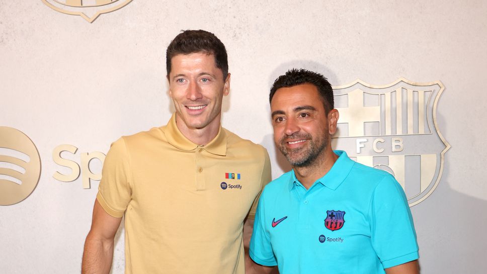 Не бих заменил Левандовски за нищо на света, радва се Чави