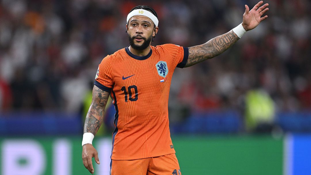 Мемфис Депай най-накрая пристигна в лагера на Нидерландия