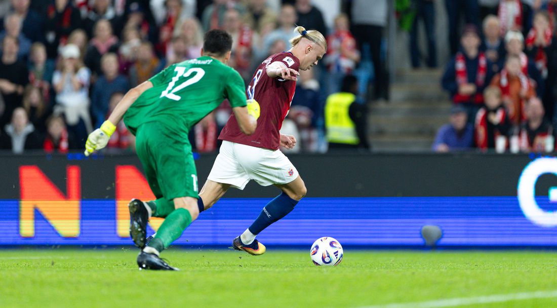 Вратарят на Молдова: Холанд ми се извиняваше след всеки гол