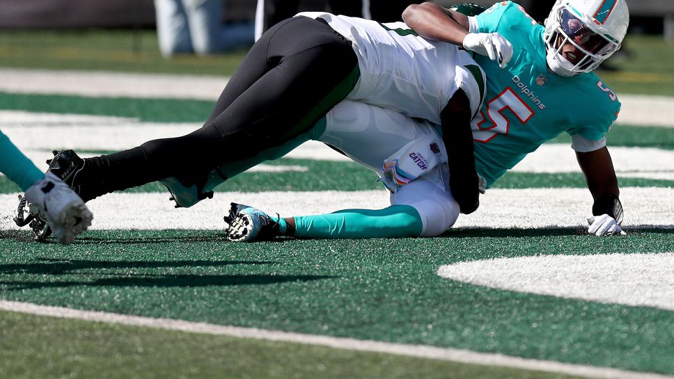 Нов удар по Маями - и резервният куотърбек бе пометен и е със сътресение