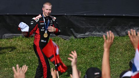 Рованпера стартира новата си кариера през януари в Нова Зеландия