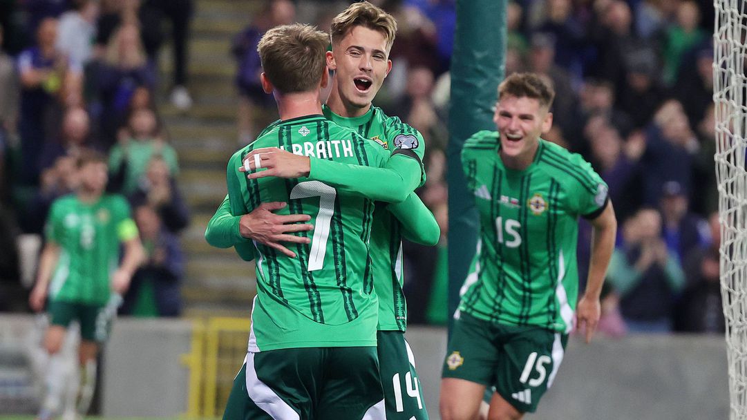 Северна Ирландия удари Словакия и съвсем заплете битката в групата на Германия