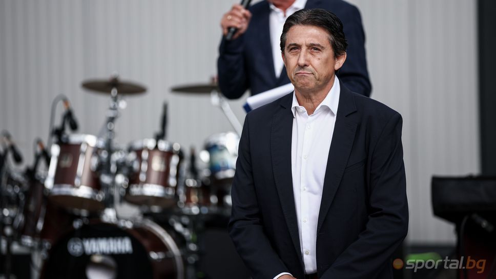 Възпят от Queen герой с жест към Боримиров