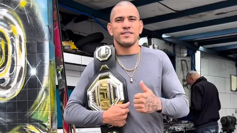 Перейра се подигра на Анкалаев, като се завърна на старо работно място