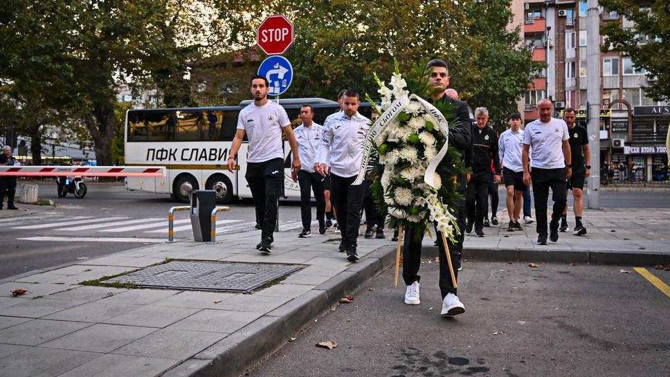 Славия поднесе венец в памет на Илиян Филипов