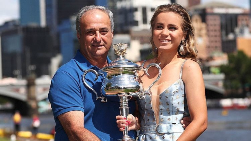 Бащата на София Кенин се завръща в треньорския й щаб