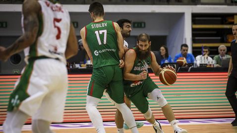  Безидейна България направи един куп дарове и си потегли с наведена глава от Португалия 