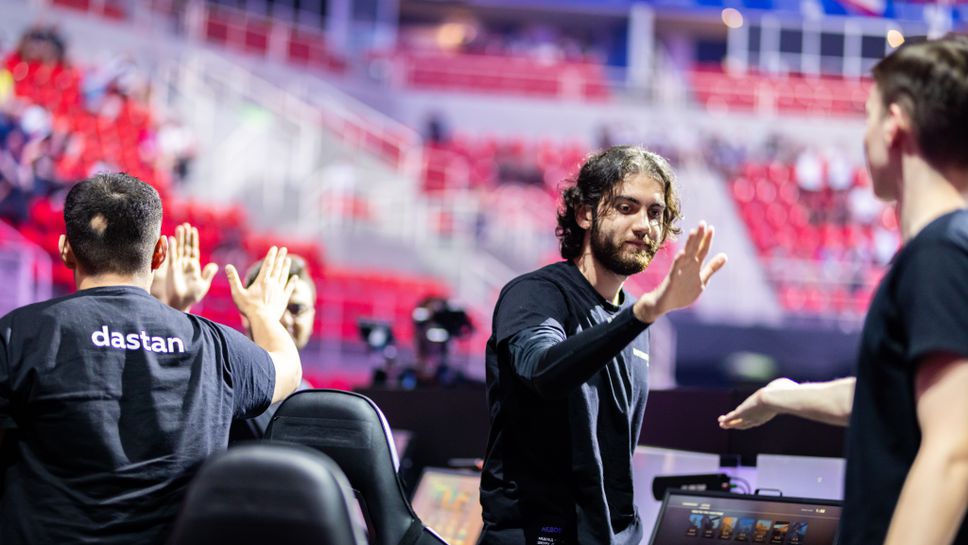 Безпогрешен Outsiders си резервира място за полуфиналите