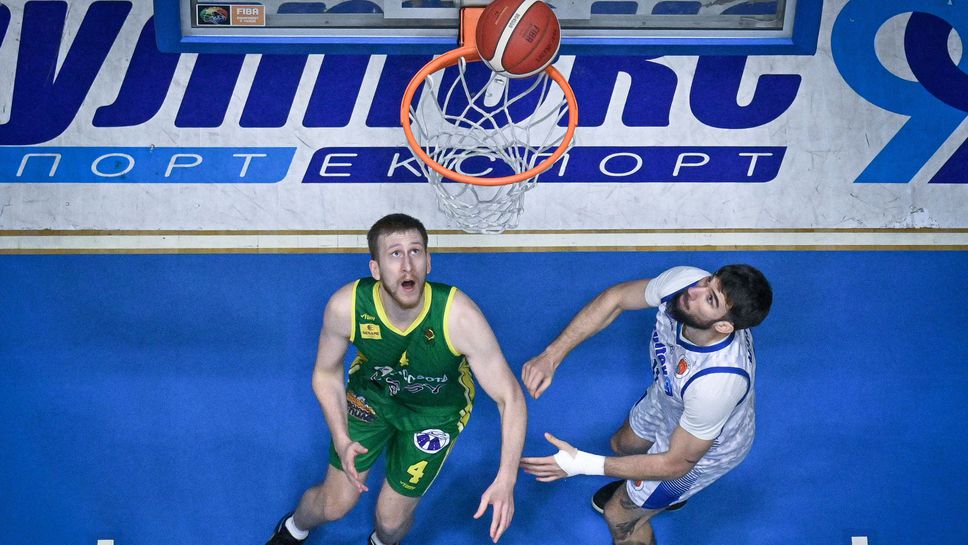 Академик отнесе Шумен с лекота в Пловдив