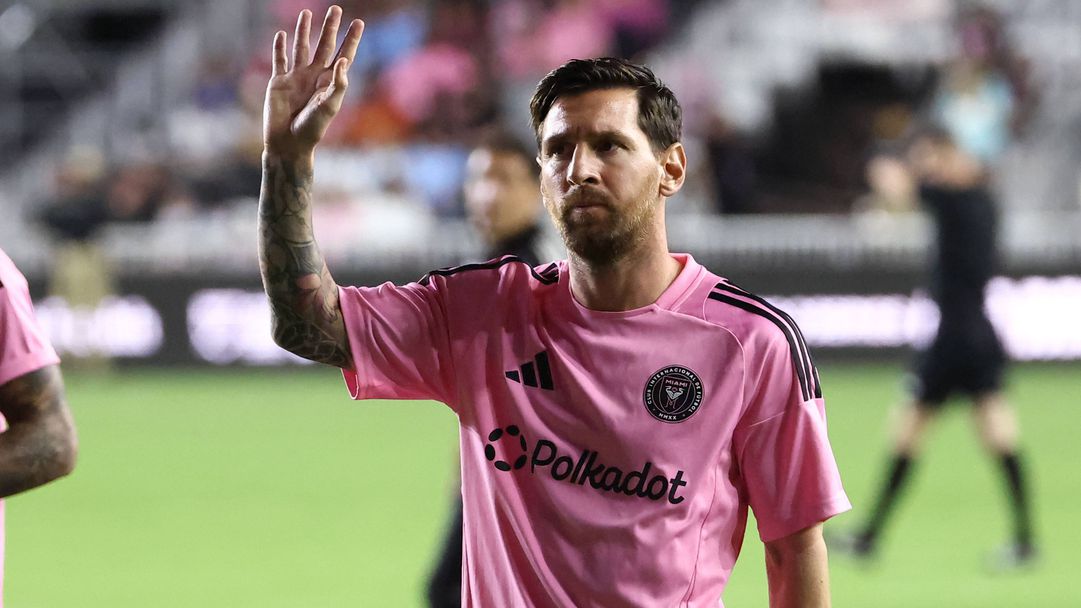 Меси се завърна в Барселона и жегна Лапорта