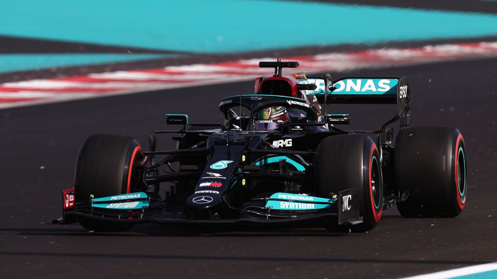 Хамилтън с убийствено темпо във втората тренировка в Абу Даби, Верстапен остана четвърти