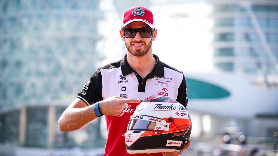 Джовинаци със специална каска в чест на последното състезание на Райконен