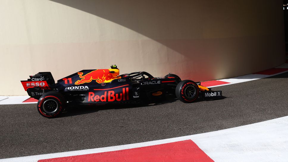 В Ред Бул са експериментирали с различни настройки на колите на Верстапен и Перес