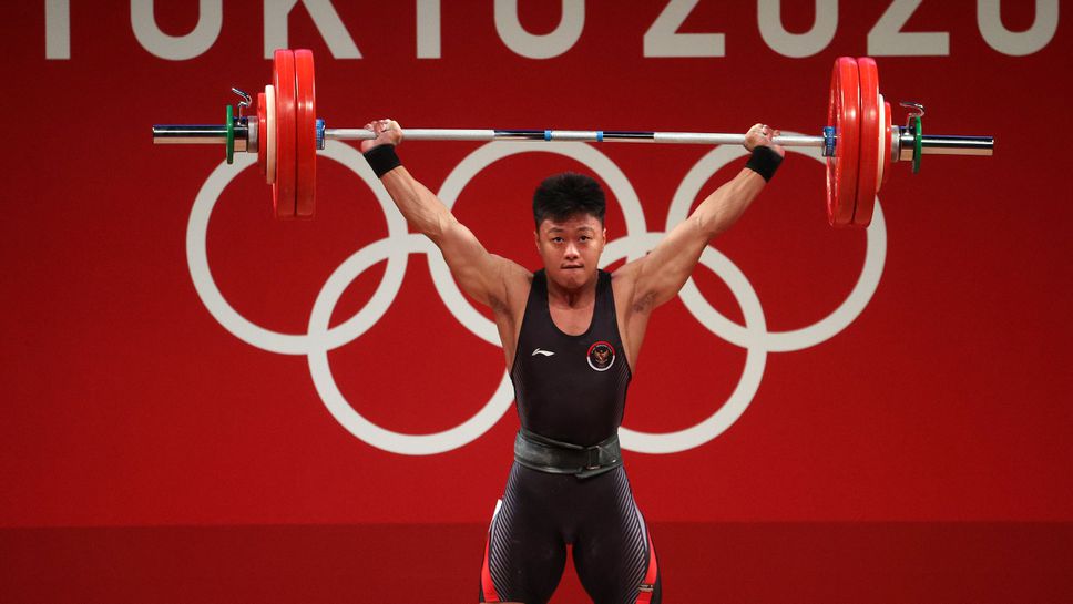 Злато за Индонезия в категория до 73 килограма при мъжете на СП по вдигане на тежести