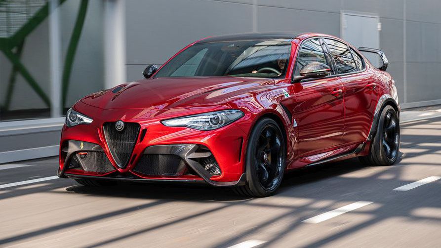 Alfa Romeo Giulia GTAm спечели награда за спортна кола на годината