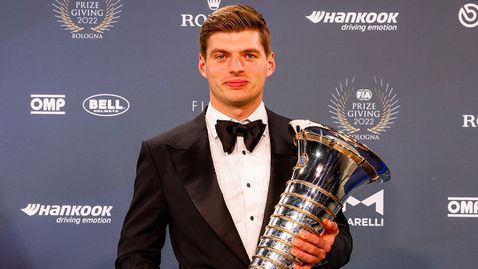  Макс изиска трета купа във Формула 1 