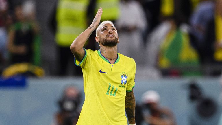 Бразилският защитник Дани Алвеш се надява голямата звезда на Селесао